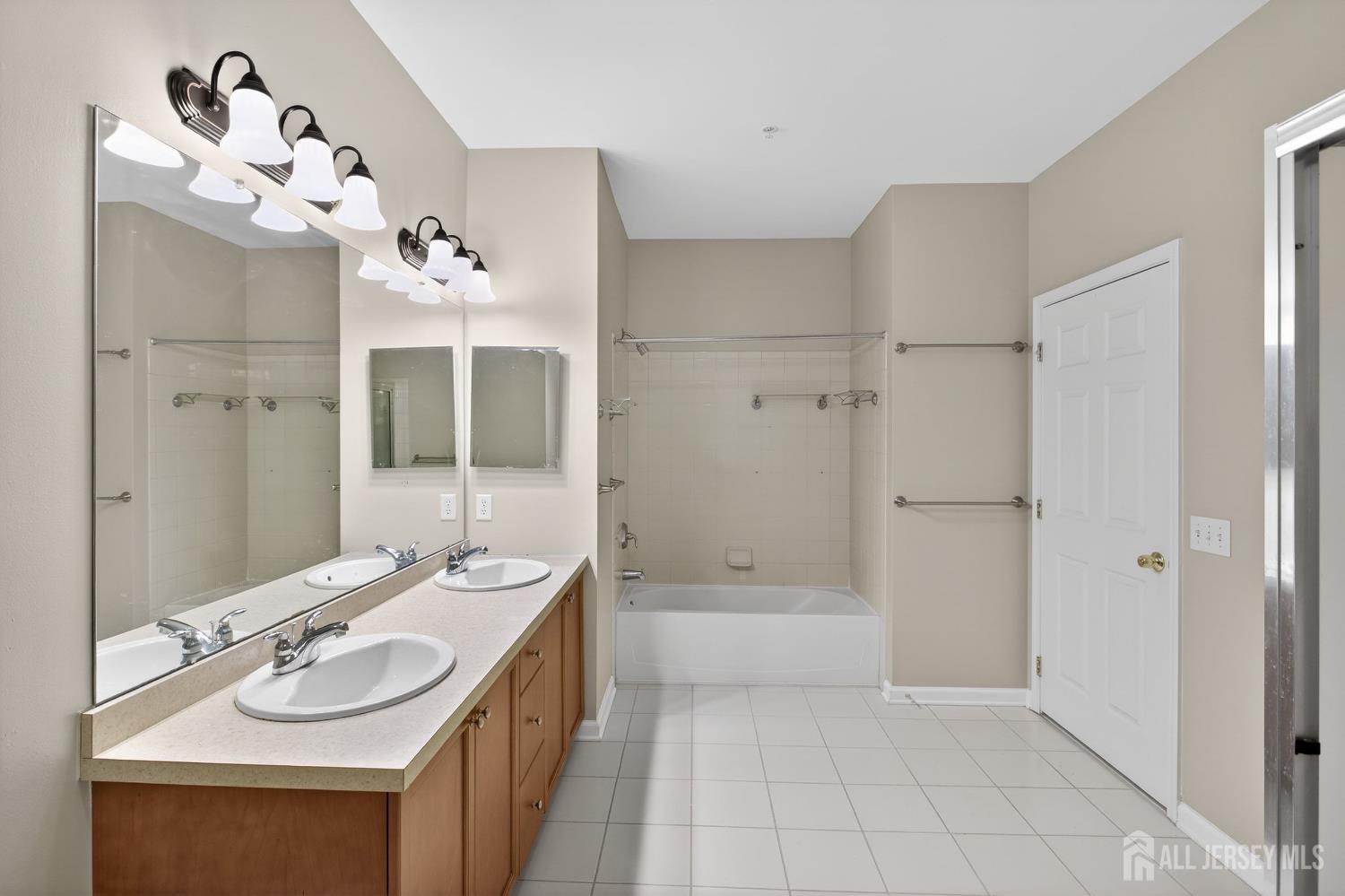 326 Sloan Court Matawan, NJ 07747 - Photo 19 of 30