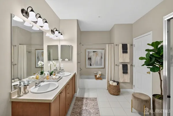 $475,000 | 326 Sloan Court, Matawan, NJ 07747