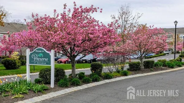 $475,000 | 326 Sloan Court, Matawan, NJ 07747