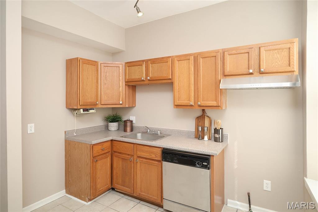 708 Ann Avenue, Unit R St. Louis, MO 63104 - Photo 6 of 32