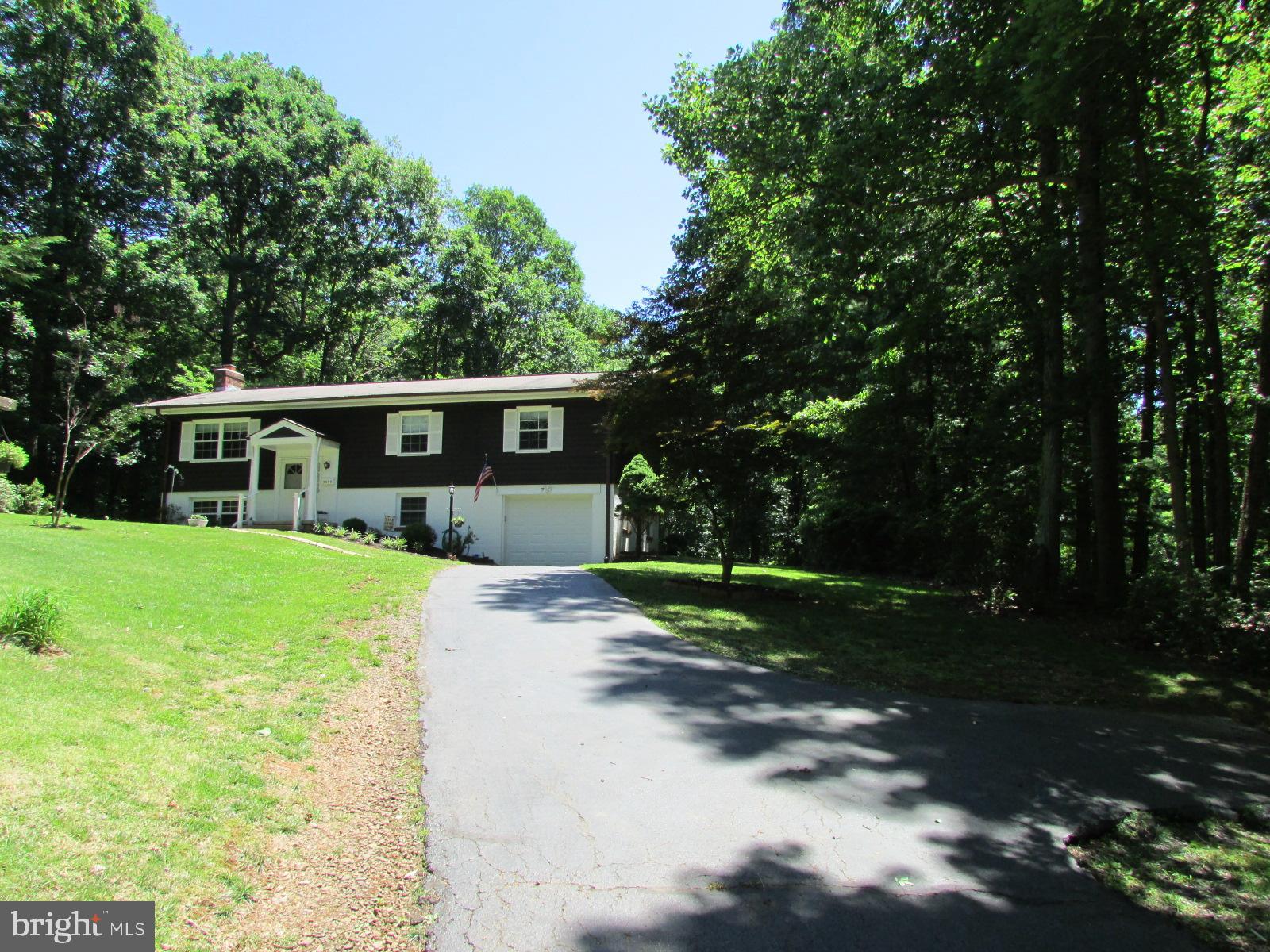 7255 Baldwin Ridge Road Warrenton, VA 20187 - Photo 3 of 45 Privacy with plenty of parking
