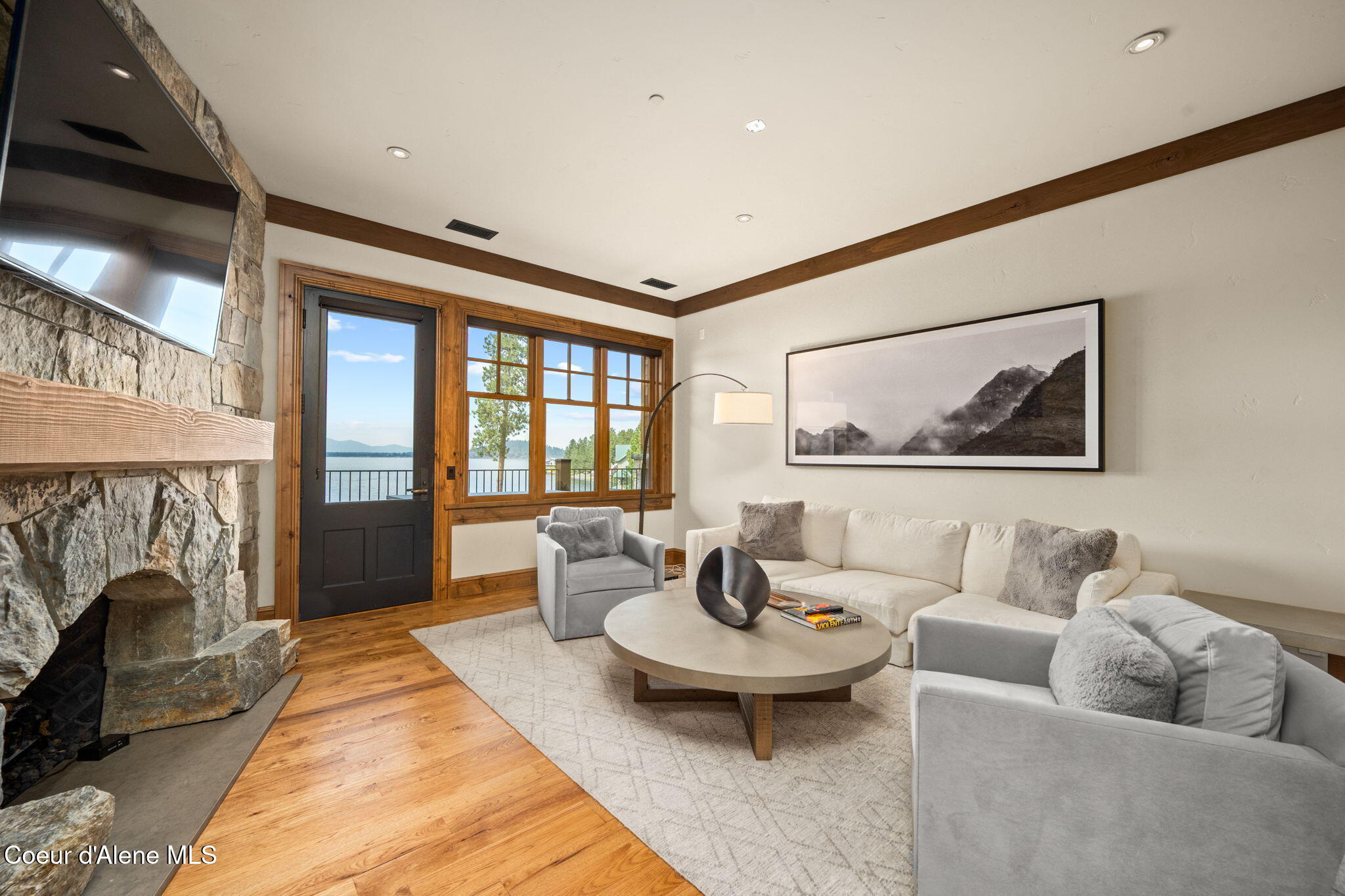 4757 South Arrow Point Drive, Unit 305 Harrison, ID 83833 - Photo 25 of 63 Living Room