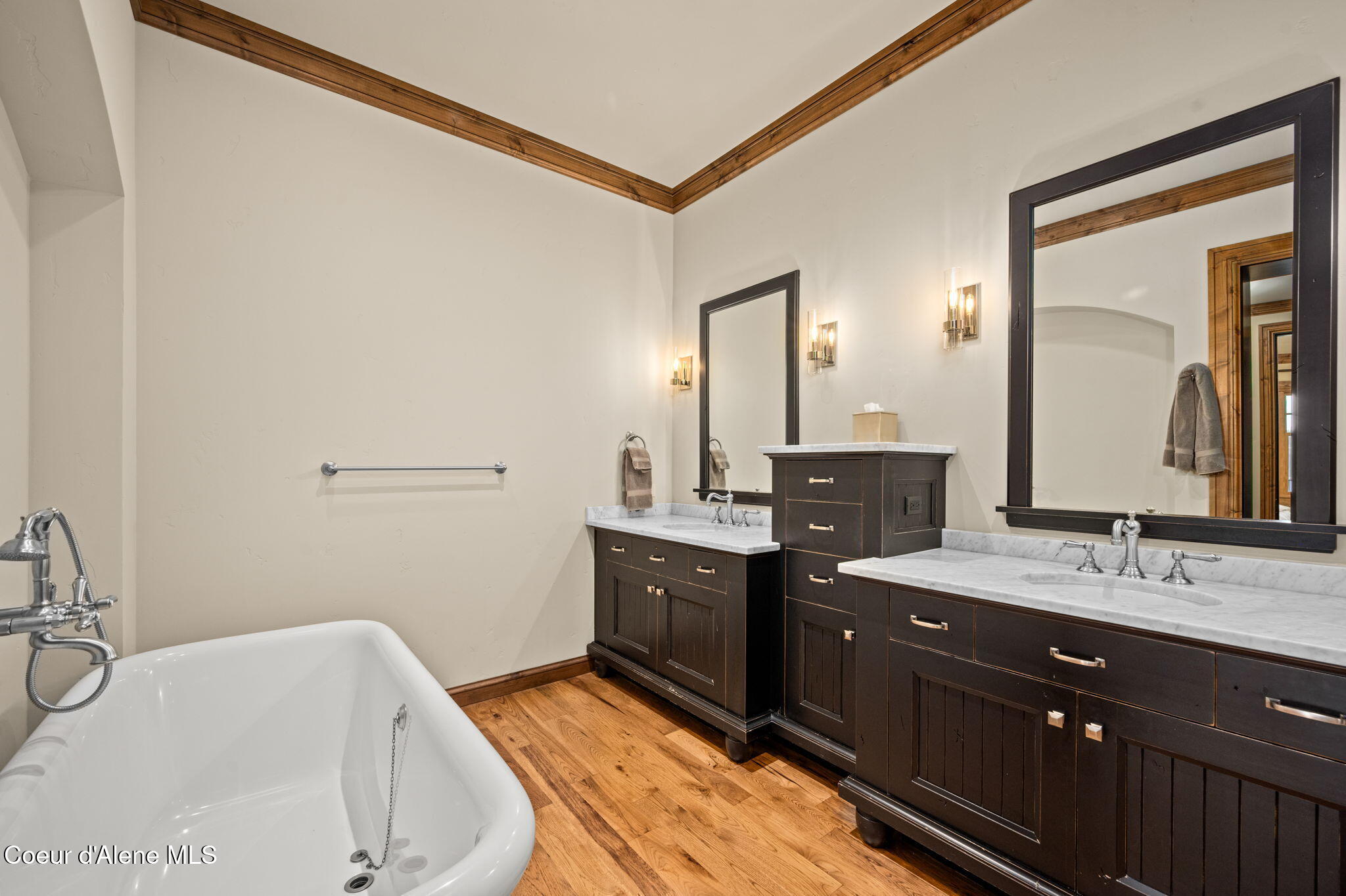 4757 South Arrow Point Drive, Unit 305 Harrison, ID 83833 - Photo 31 of 63 Primary Suite Bath