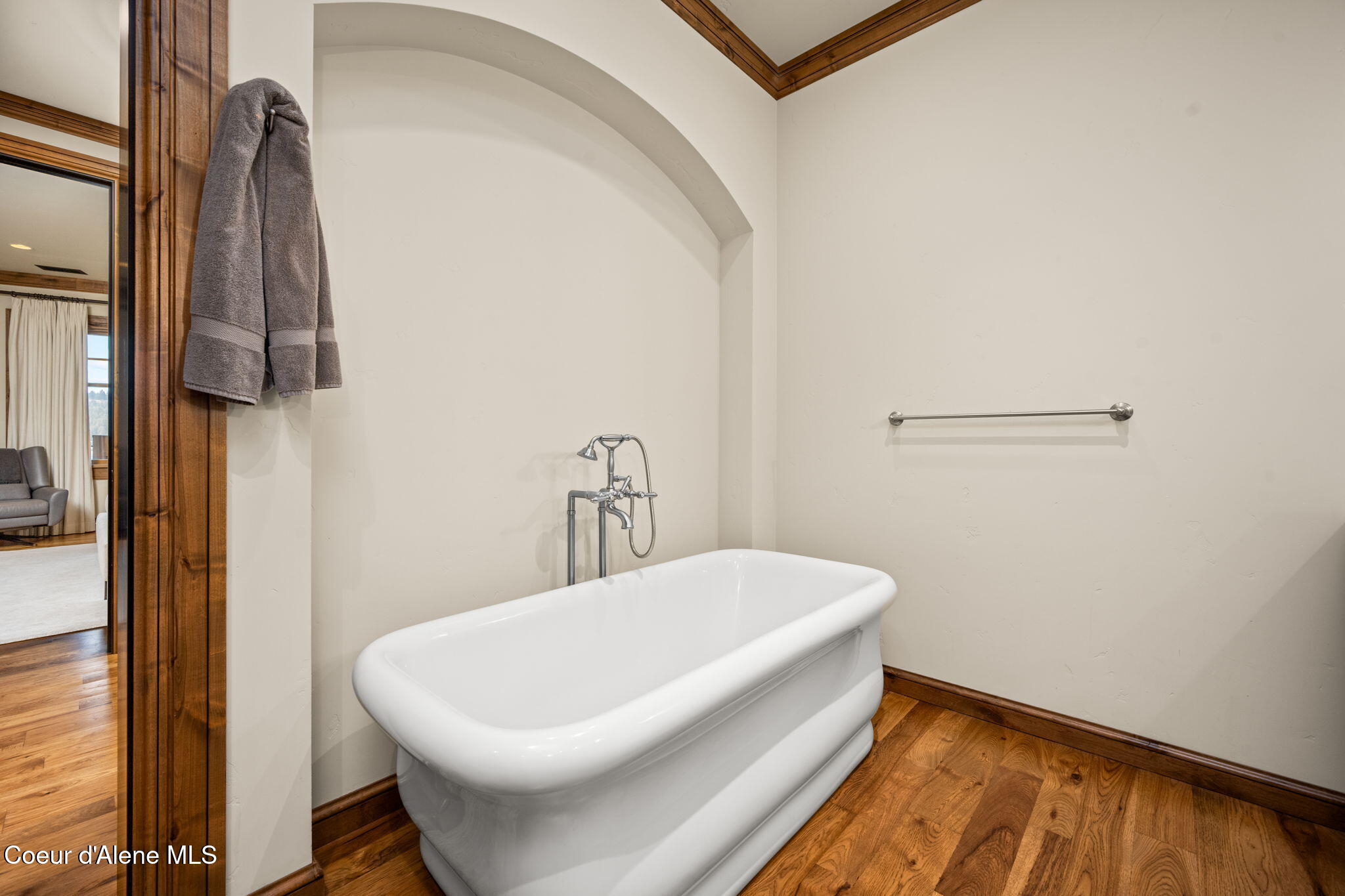 4757 South Arrow Point Drive, Unit 305 Harrison, ID 83833 - Photo 32 of 63 Primary Suite Bath