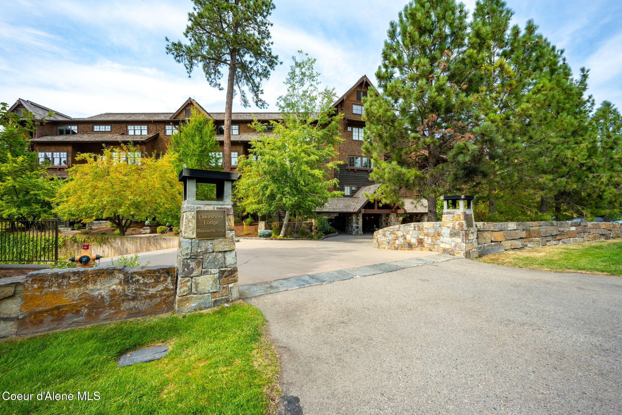 4757 South Arrow Point Drive, Unit 305 Harrison, ID 83833 - Photo 4 of 63 Front Building Access