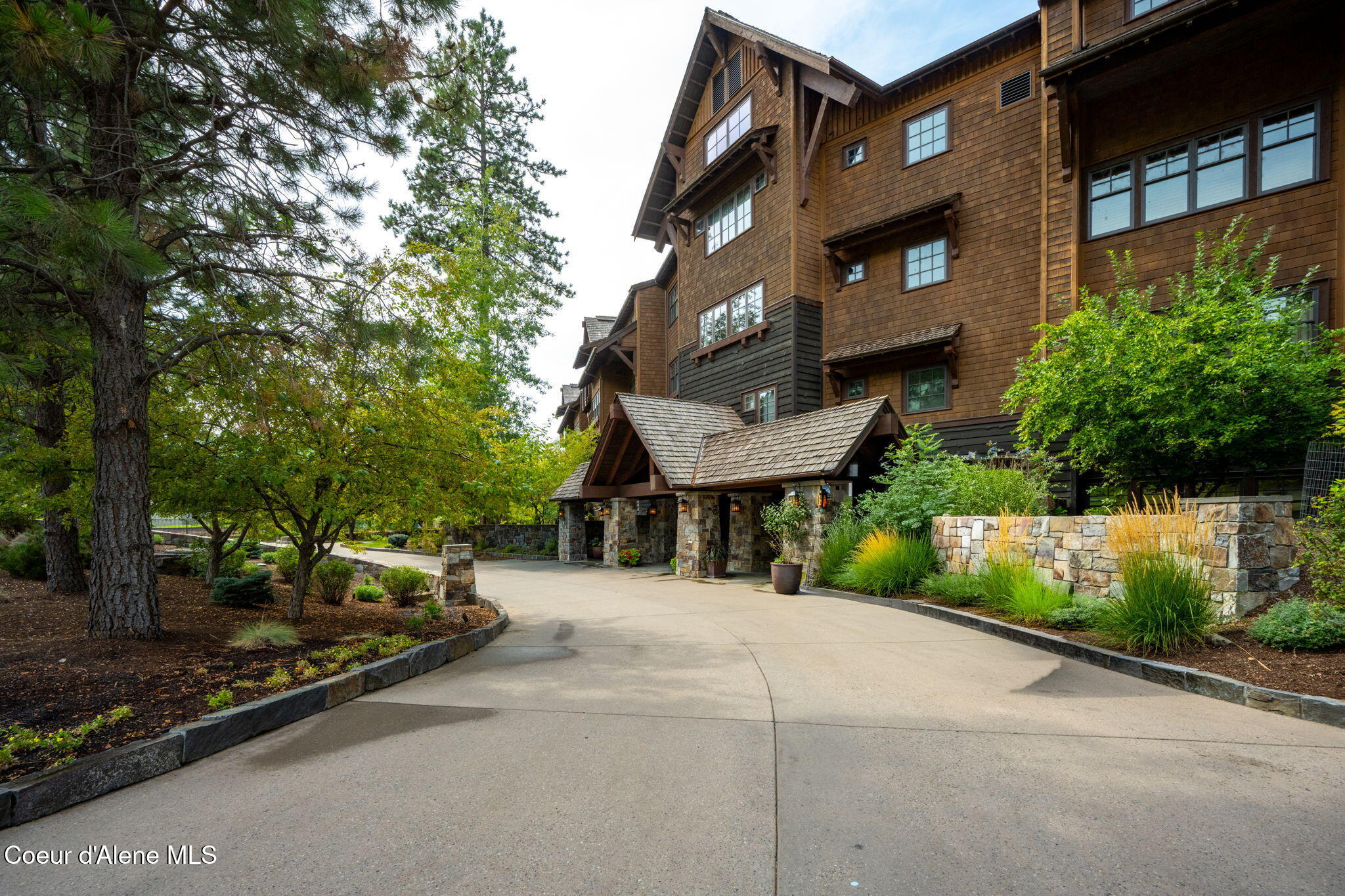 4757 South Arrow Point Drive, Unit 305 Harrison, ID 83833 - Photo 5 of 63 Front Building Access