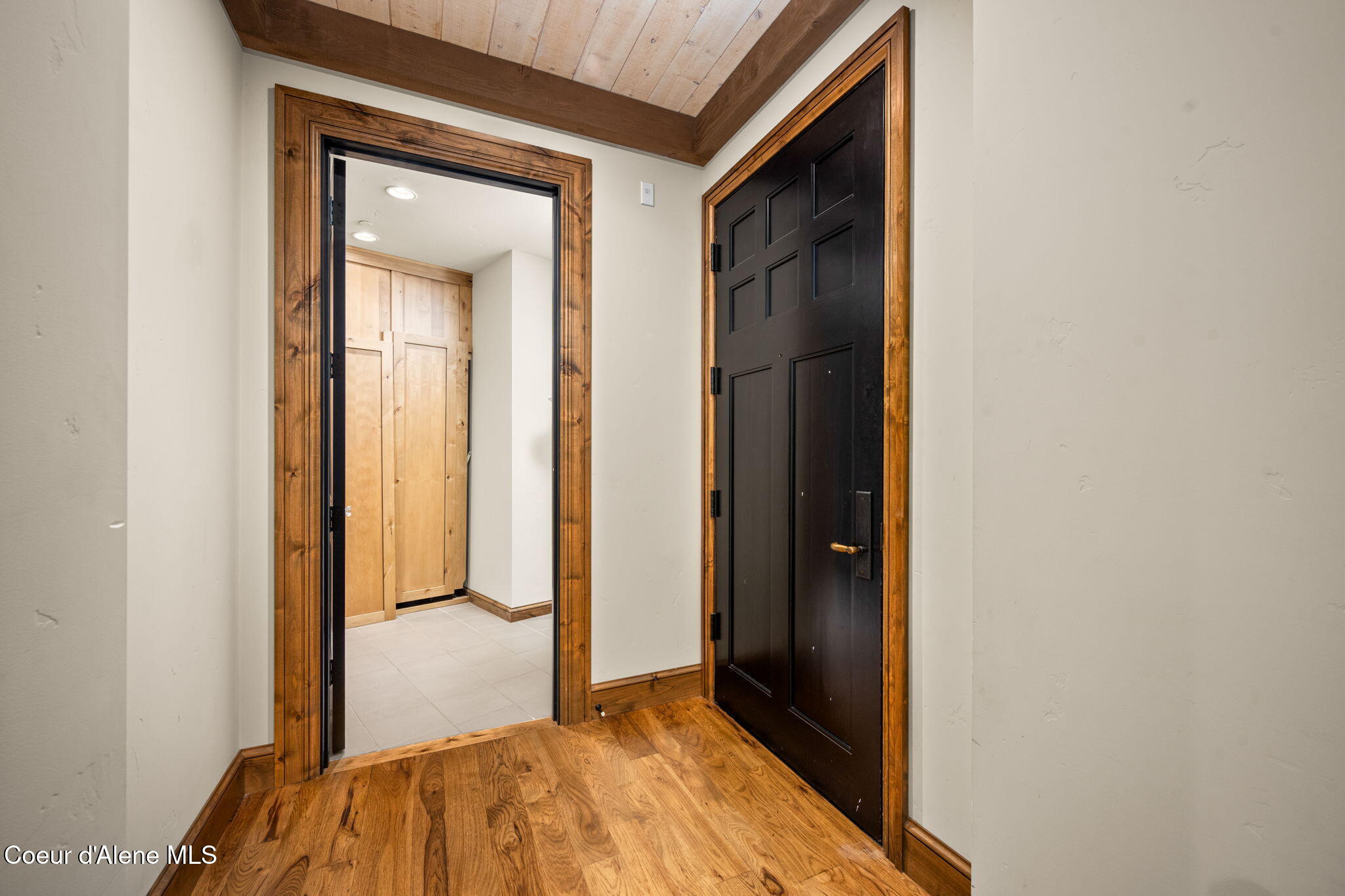 4757 South Arrow Point Drive, Unit 305 Harrison, ID 83833 - Photo 63 of 63 Main Foyer