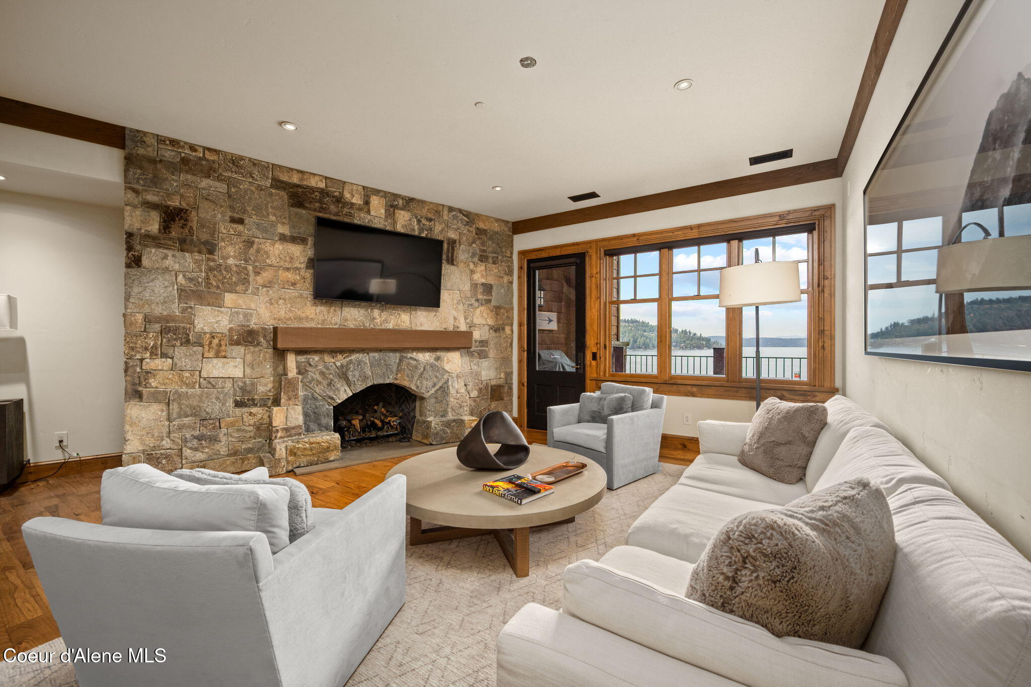 4757 South Arrow Point Drive, Unit 305 Harrison, ID 83833 - Photo 9 of 63 Living Room