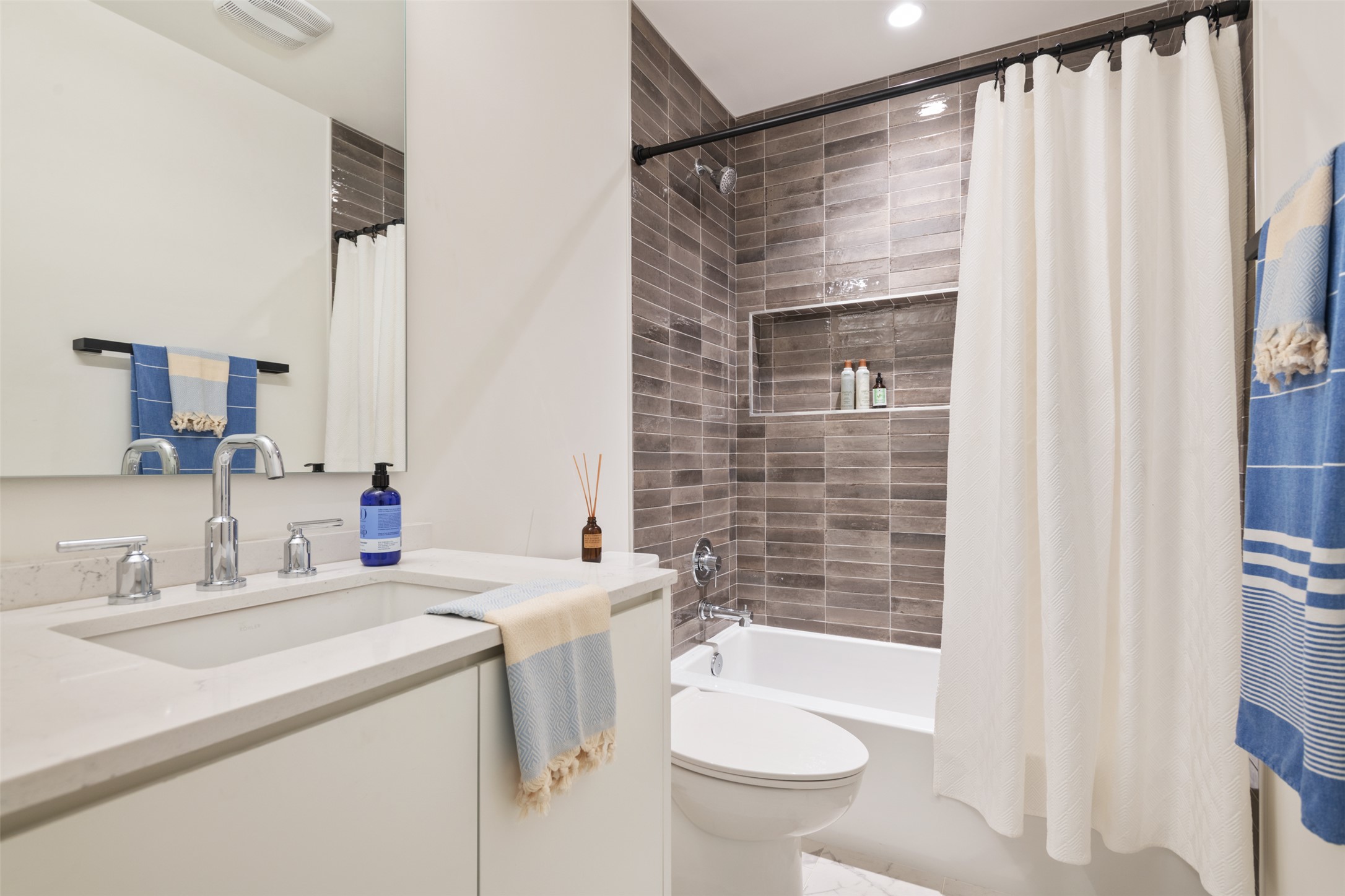 2815 Goldbridge Drive Austin, TX 78745 - Photo 34 of 40 Bathroom with vanity and shower / tub combo