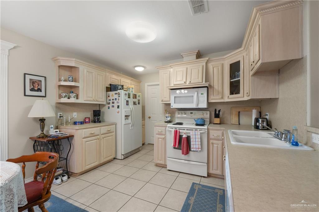 1306 Oak Street Harlingen, TX 78552 - Photo 5 of 24