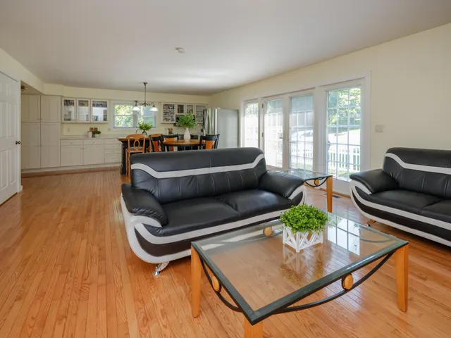 $429,500 | 55622 Red Arrow Highway, Lawrence, MI 49064