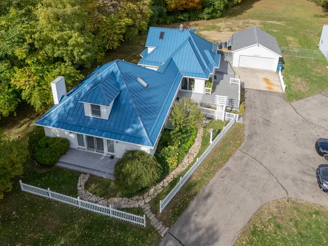 $429,500 | 55622 Red Arrow Highway, Lawrence, MI 49064