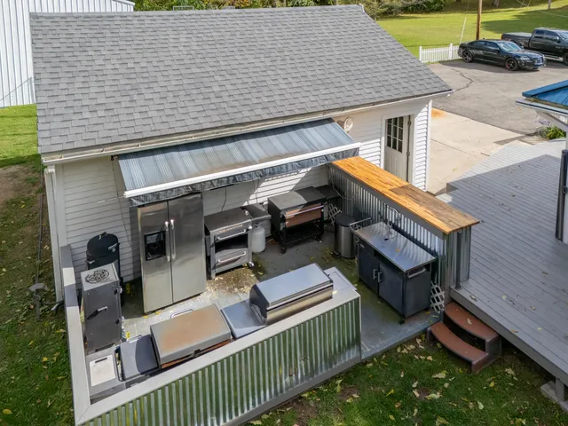 $429,500 | 55622 Red Arrow Highway, Lawrence, MI 49064