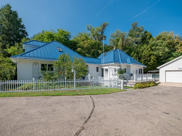 $429,500 | 55622 Red Arrow Highway, Lawrence, MI 49064