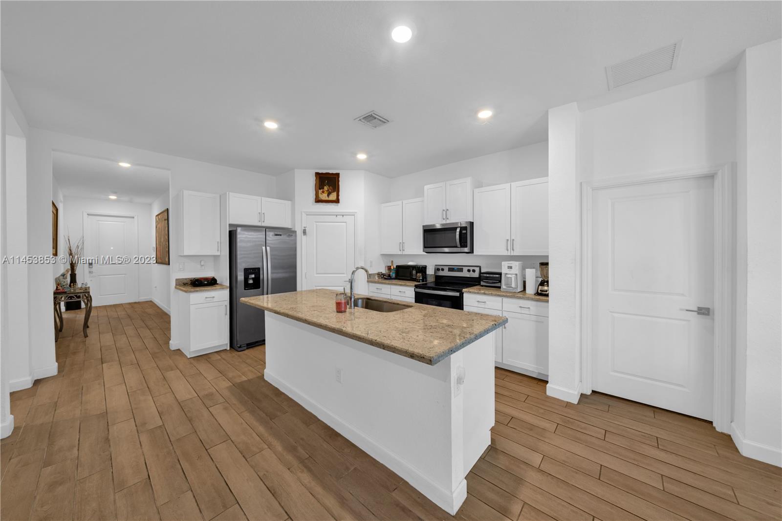 27002 Southwest 132 Ct Road Homestead, FL 33032 - Photo 11 of 24 Gallery Image 11