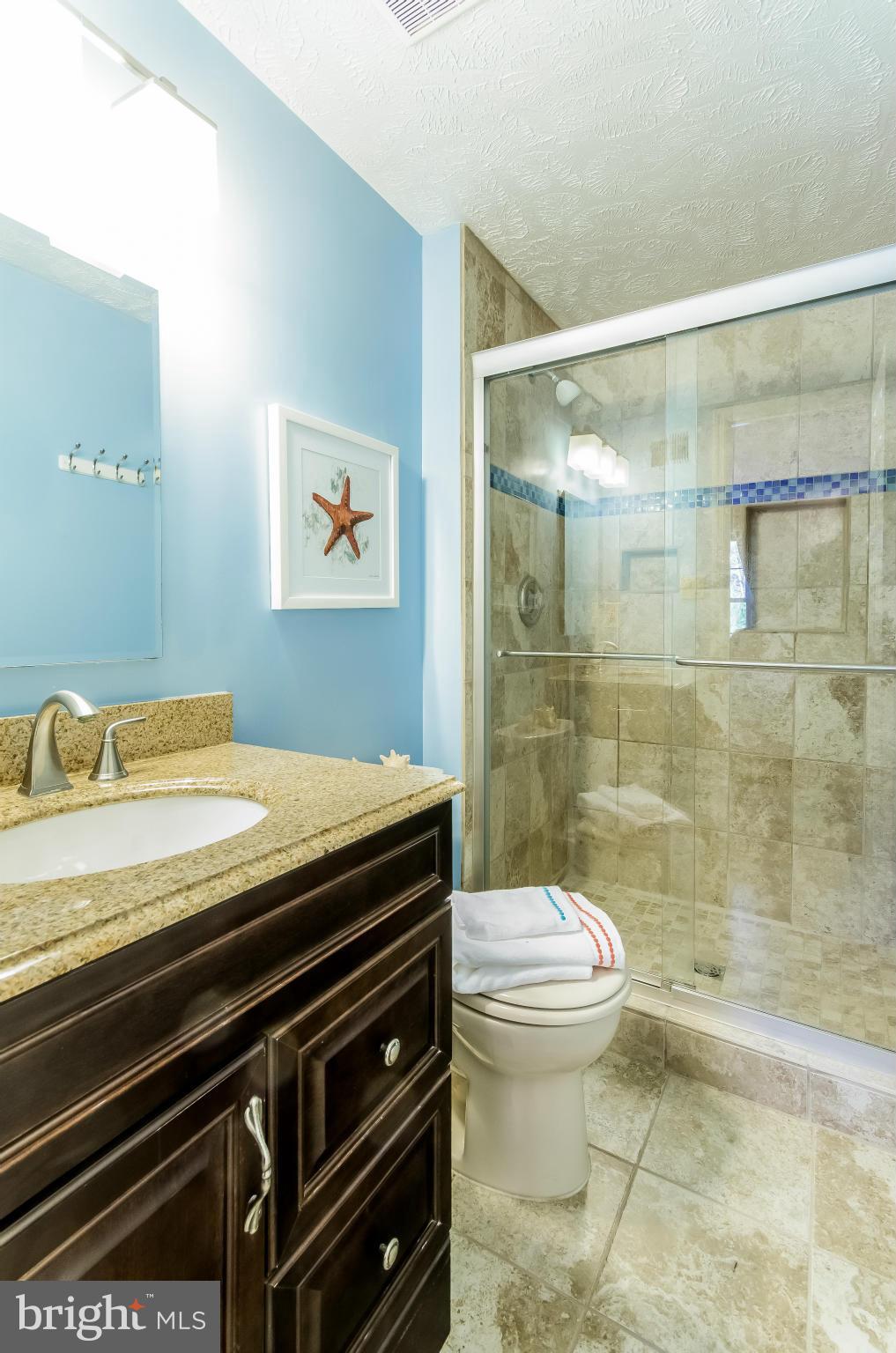 1547 Autumn Ridge Circle Reston, VA 20194 - Photo 19 of 30 a bathroom with a sink and a toilet