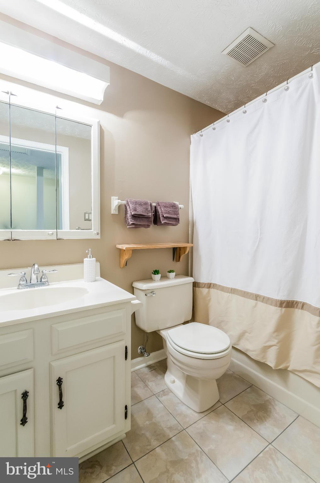 1547 Autumn Ridge Circle Reston, VA 20194 - Photo 22 of 30 a bathroom with a sink a toilet and a mirror