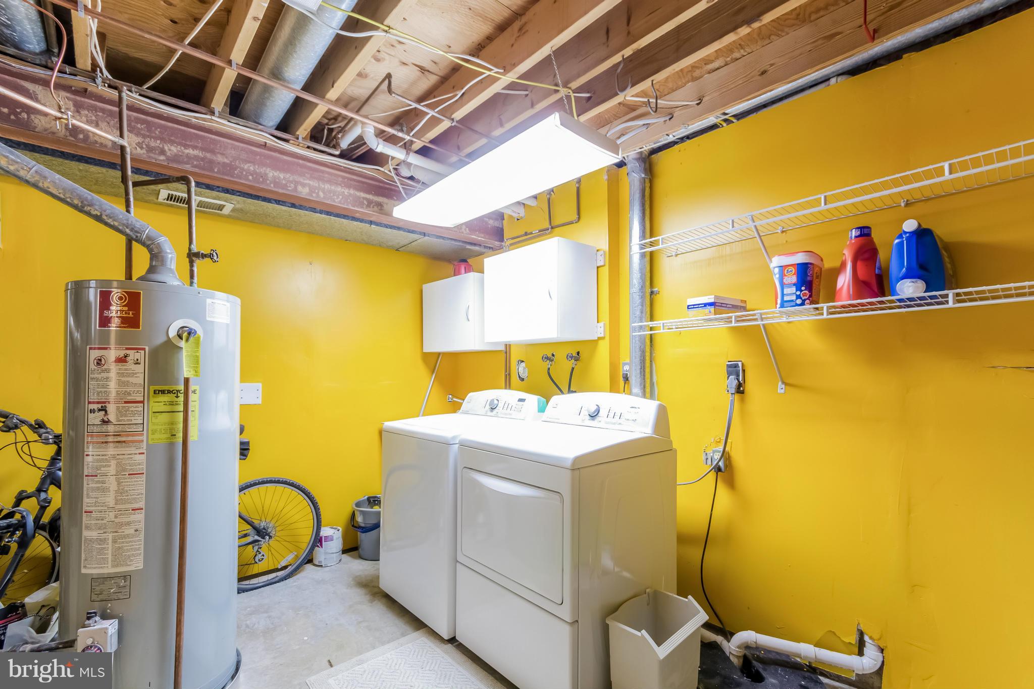 1547 Autumn Ridge Circle Reston, VA 20194 - Photo 25 of 30 a utility room with dryer and washer