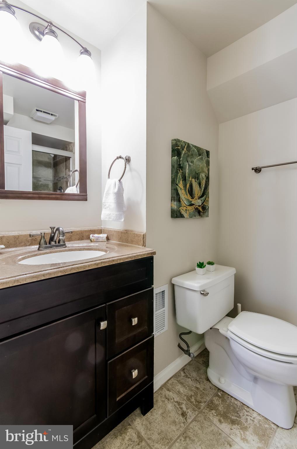 1547 Autumn Ridge Circle Reston, VA 20194 - Photo 26 of 30 a bathroom with a toilet a sink and mirror