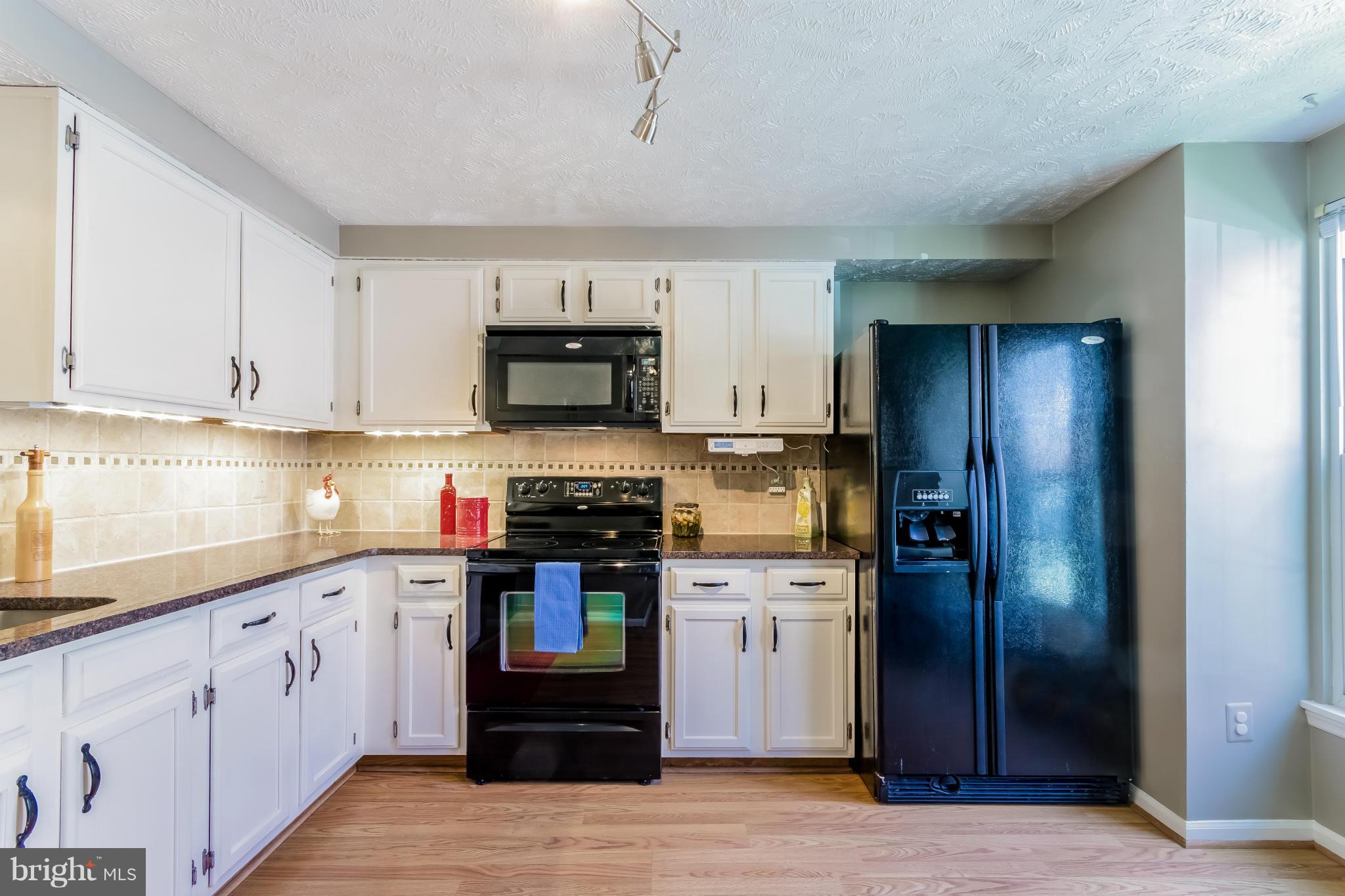 1547 Autumn Ridge Circle Reston, VA 20194 - Photo 6 of 30 a kitchen with stainless steel appliances granite countertop a refrigerator and a sink