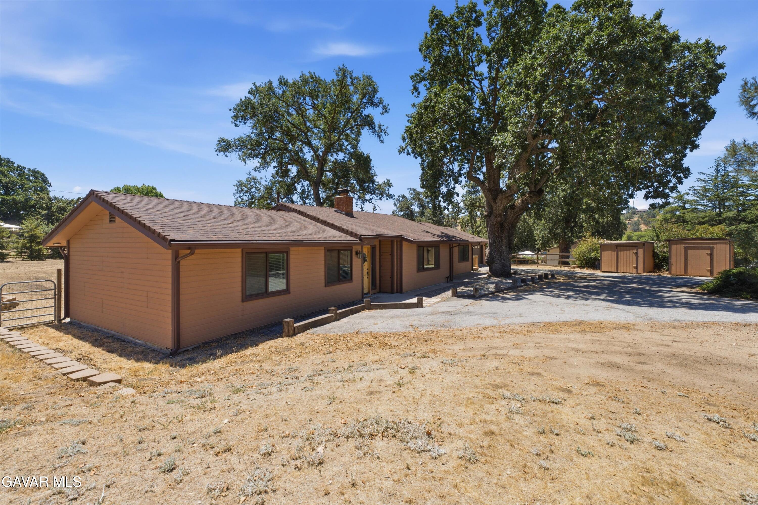 26720 Sutter Court Tehachapi, CA 93561 - Photo 4 of 36 02-JYP09584
