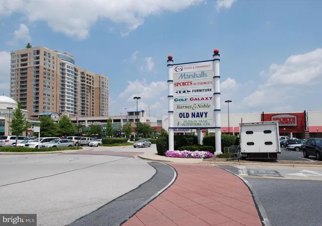 $1,880 | 11801 Rockville Pike, Unit 1109, Rockville, MD 20852