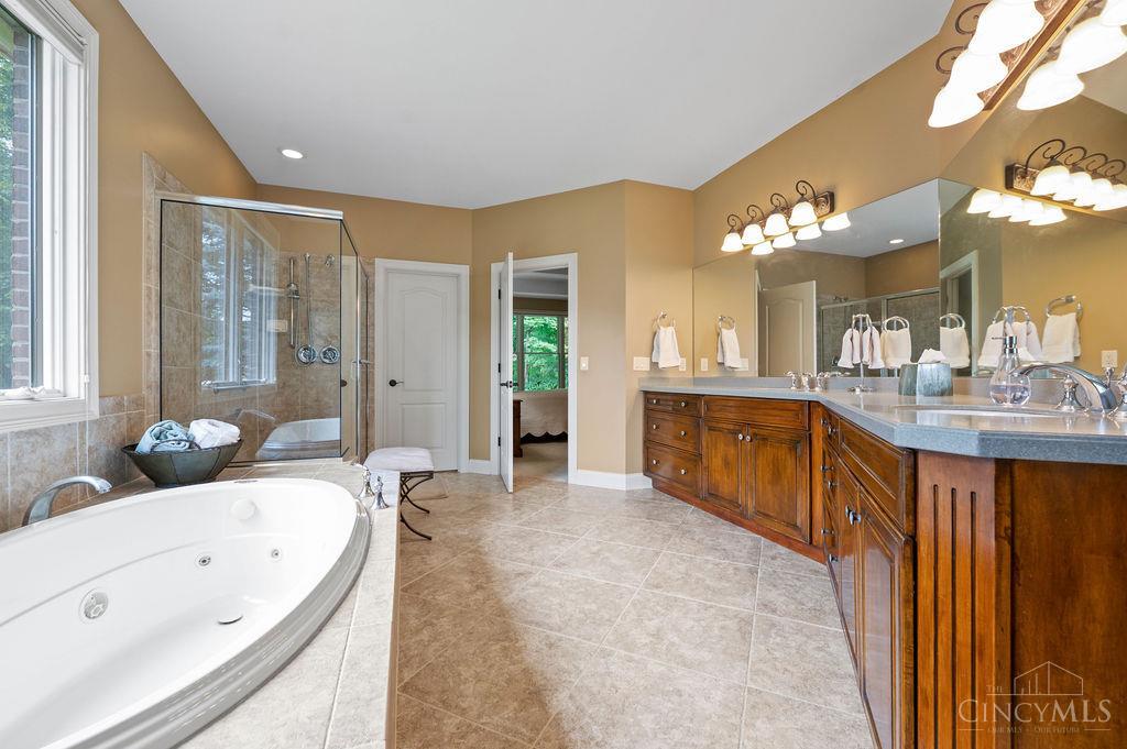 1643 Hawk Ridge Drive Maineville, OH 45039 - Photo 38 of 61 Gallery Image 38