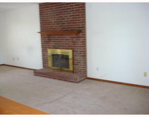134 Rizzi Drive Irwin, PA 15642 - Photo 3 of 7 Living Room.