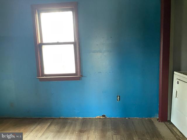 626 Cloverfield Lane Harrington, DE 19952 - Photo 9 of 13 a view of a room with wooden floor and windows