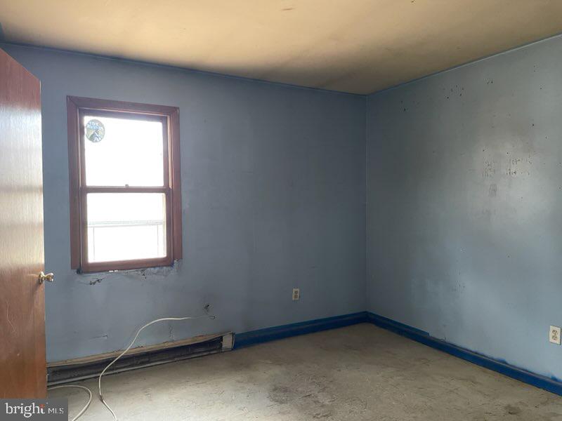 626 Cloverfield Lane Harrington, DE 19952 - Photo 10 of 13 an empty room with a window