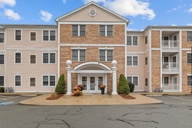 $485,000 | 1 Millbrook Lane, Unit 304, Wakefield, MA 01880