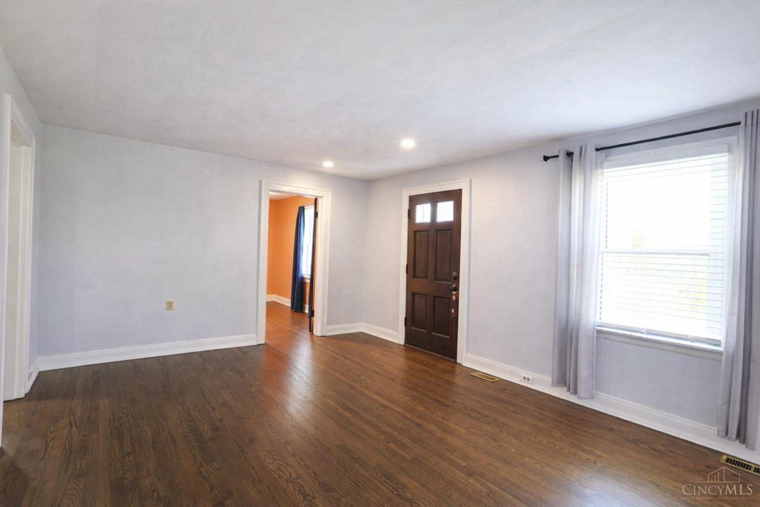 6939 Ragland Road Cincinnati, OH 45244 - Photo 4 of 23
