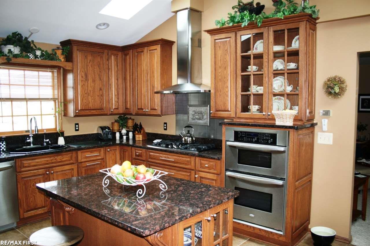 881 Riley Center Road Memphis, MI 48041 - Photo 5 of 43 31325550-4.JPG