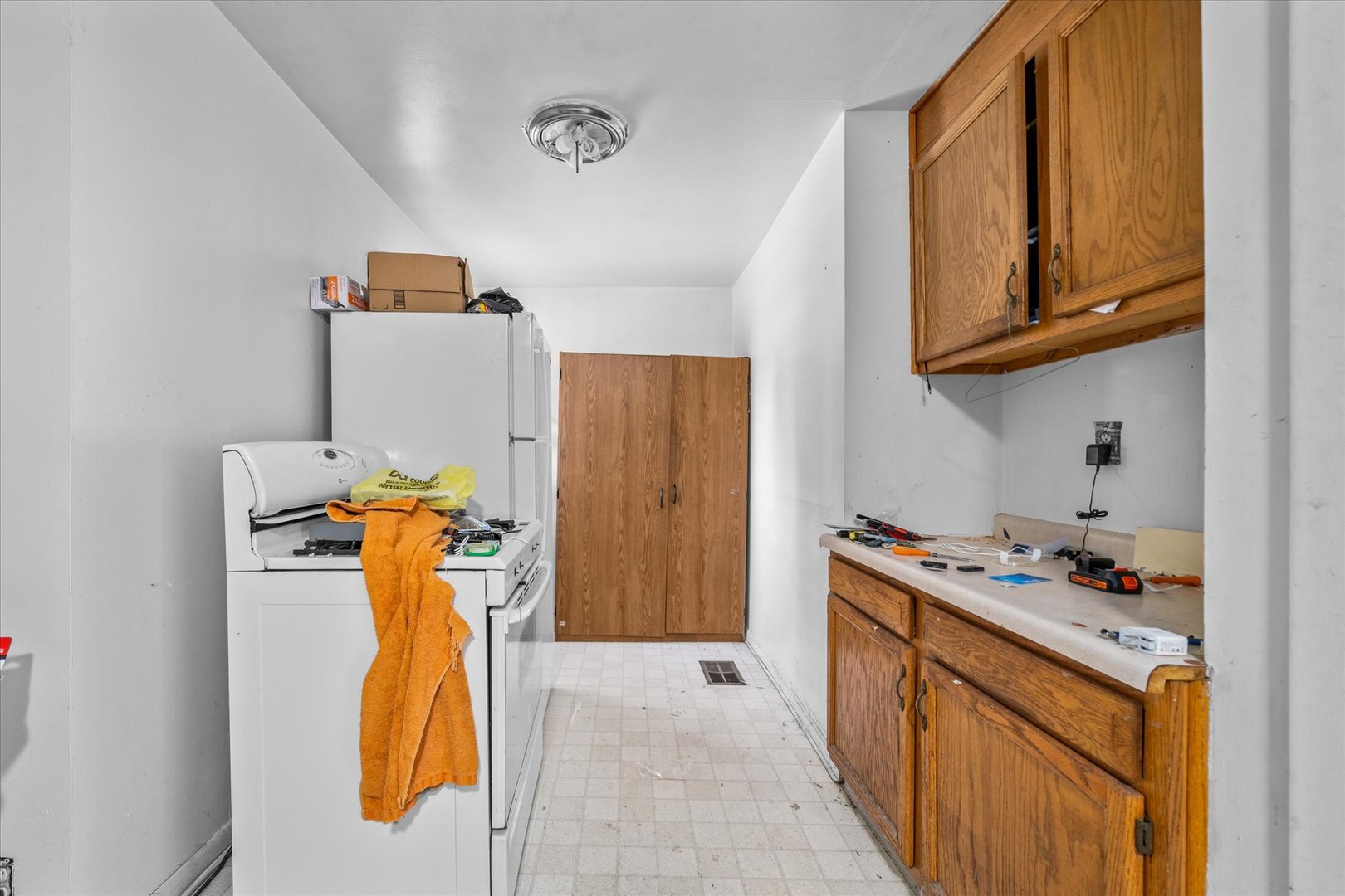 2-s086 2-s086 Harter Road Elburn, IL 60119 - Photo 8 of 34 a utility room with dryer and washer
