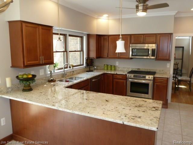 644 Middlesex Road Grosse Pointe, MI 48230 - Photo 6 of 40 P1040667.jpg