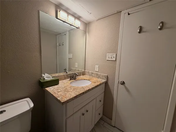$1,200 | 9201 Clarewood Drive, Unit 58, Houston, TX 77036
