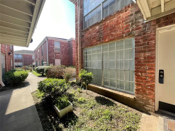 $1,200 | 9201 Clarewood Drive, Unit 58, Houston, TX 77036