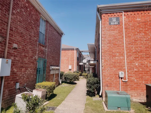 $1,200 | 9201 Clarewood Drive, Unit 58, Houston, TX 77036