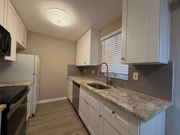 $1,200 | 9201 Clarewood Drive, Unit 58, Houston, TX 77036