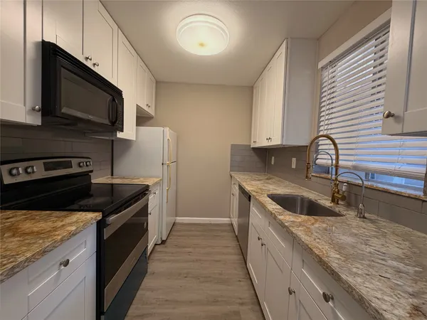 $1,200 | 9201 Clarewood Drive, Unit 58, Houston, TX 77036