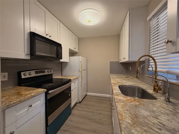 $1,200 | 9201 Clarewood Drive, Unit 58, Houston, TX 77036