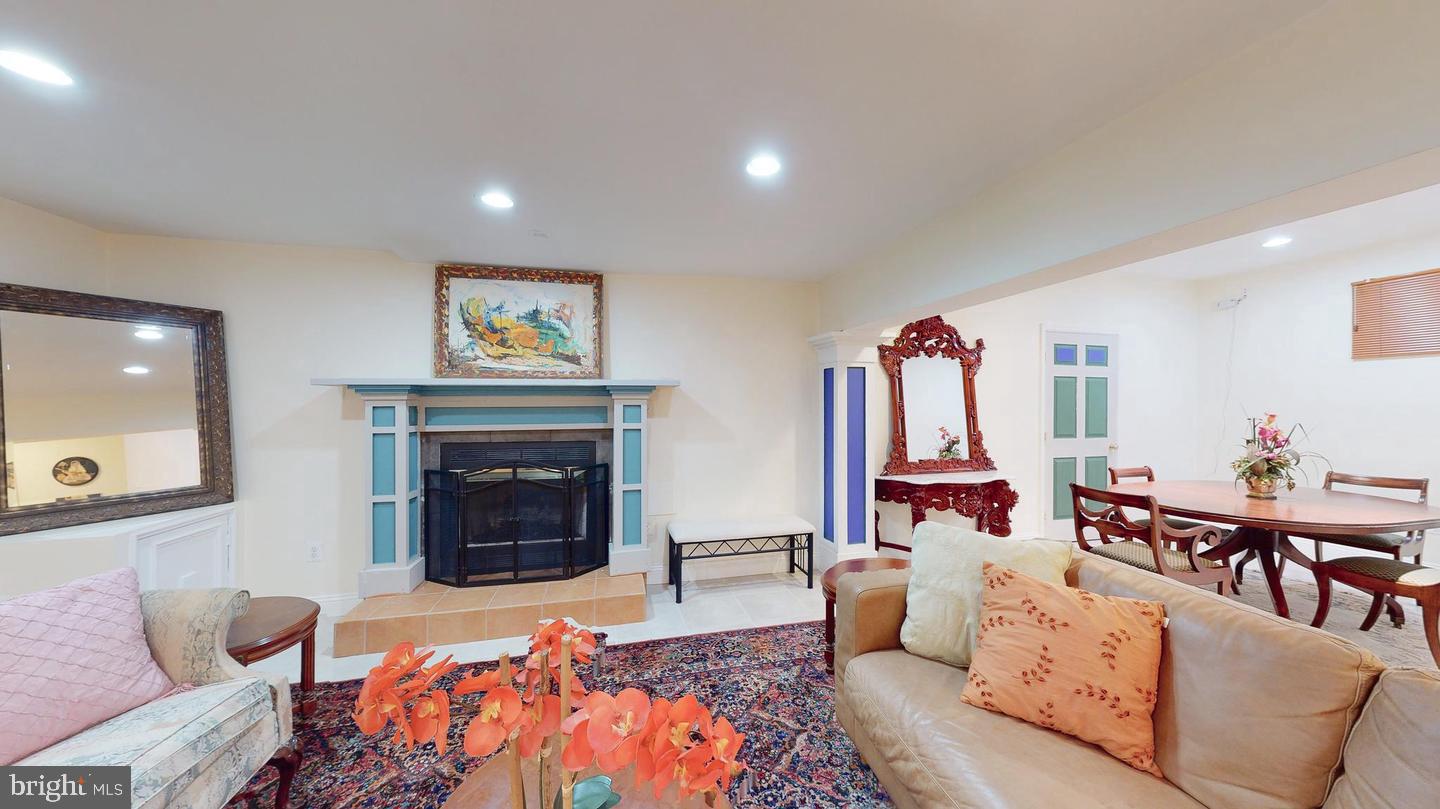 9710 Middleton Ridge Road Vienna, VA 22182 - Photo 5 of 25