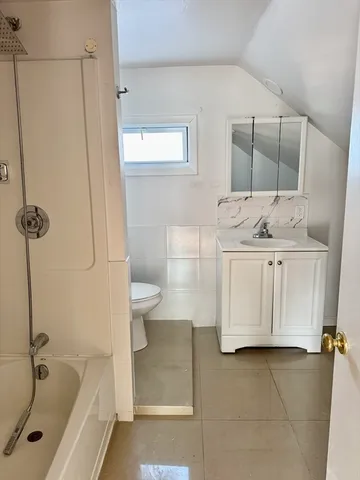 $2,600 | 133 Endicott Street, Unit 1, Worcester, MA 01610