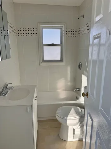 $2,600 | 133 Endicott Street, Unit 1, Worcester, MA 01610