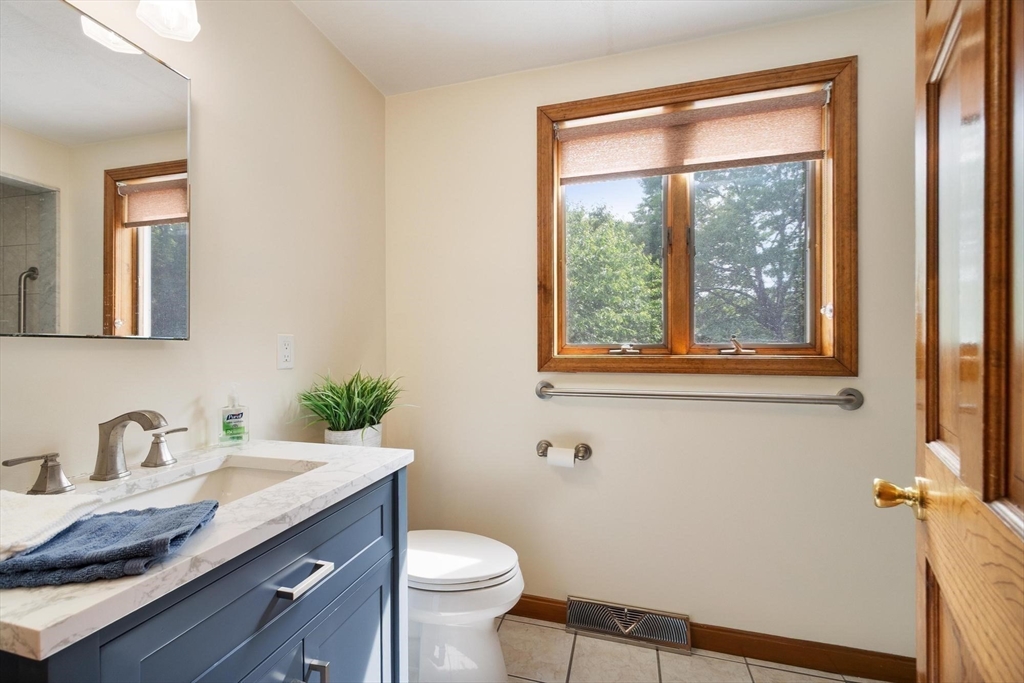 30 Parker Road Dracut, MA 01826 - Photo 11 of 31