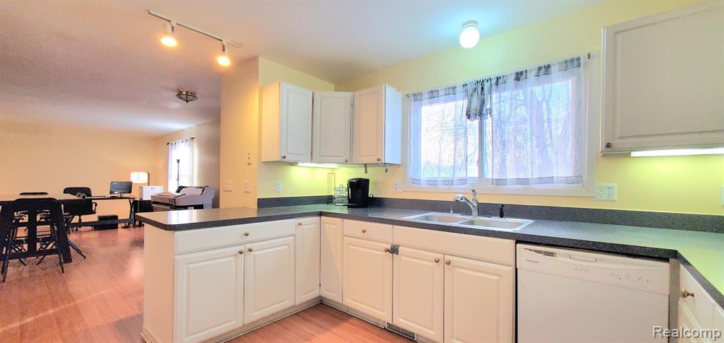 506 Decker Road Walled Lake, MI 48390 - Photo 13 of 35 Gallery Image 13