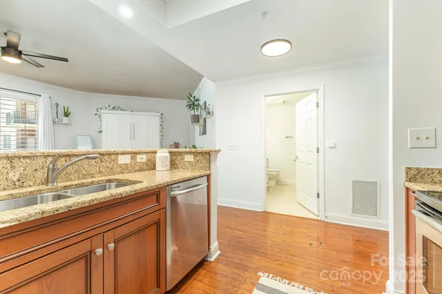 $275,000 | 300 West 5th Street, Unit 250, Charlotte, NC 28202