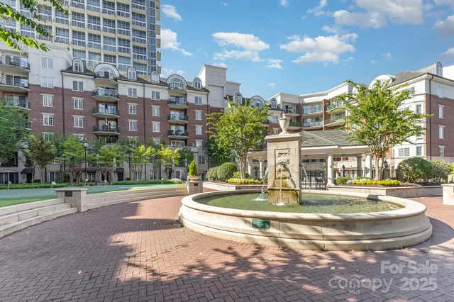 $275,000 | 300 West 5th Street, Unit 250, Charlotte, NC 28202