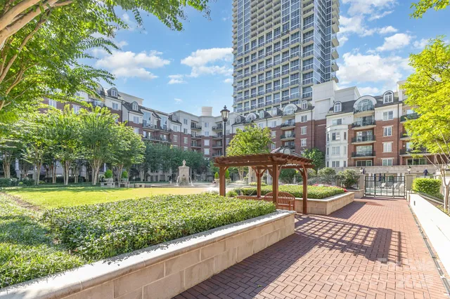 $275,000 | 300 West 5th Street, Unit 250, Charlotte, NC 28202