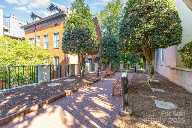 $275,000 | 300 West 5th Street, Unit 250, Charlotte, NC 28202